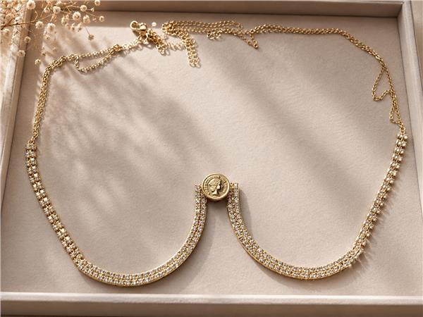 Elizabeth Gold Body Chain Göğüs Takısı